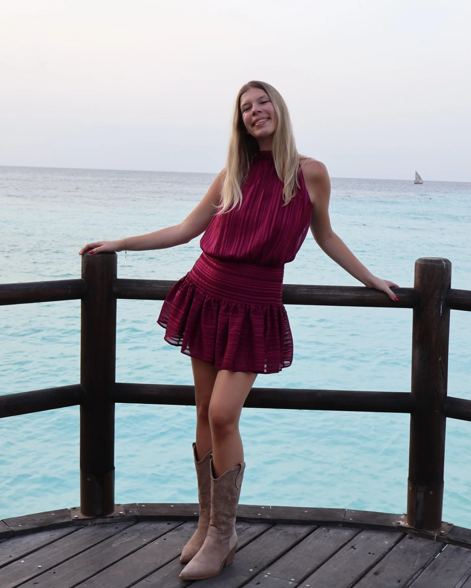 Robe SERA bordeaux - Image 3